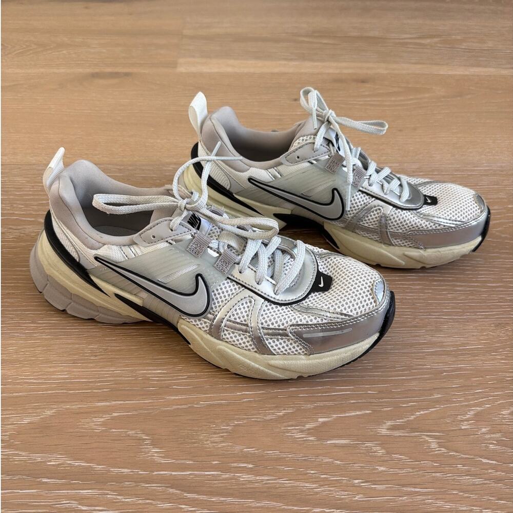 Nike Running Shoes V2K Size US8.5 White Silver